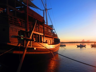 Junk Mnuu.  Resteraunt and bar